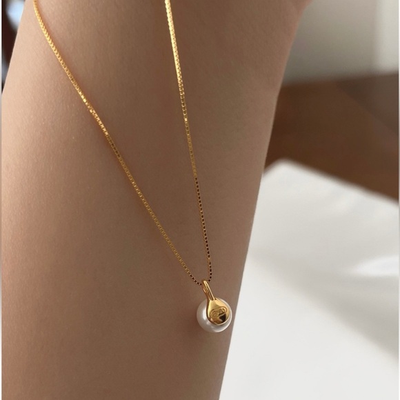 Sterling Silver Minimalist Dainty Pearl Necklace - Picture 4 of 5